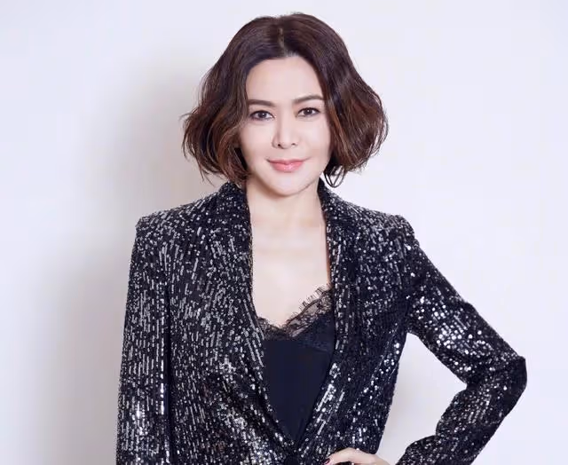 恭喜!香港知名女星被曝迎來新戀情,戀上身材健碩小鮮肉帥哥