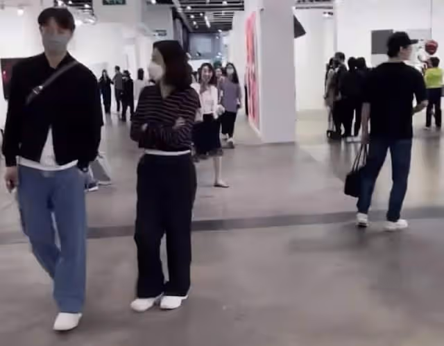 恭喜!香港知名女星被曝迎來新戀情,戀上身材健碩小鮮肉帥哥