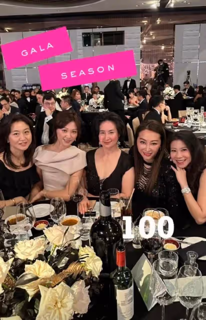 劉強東29歲嬌妻章澤天參加名流晚宴,與賭王之女何超瓊同框超自信