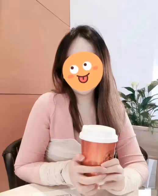 「坑爺」孫女私生活被曝光,和男友酒店約會,在國外炫富疑似移民