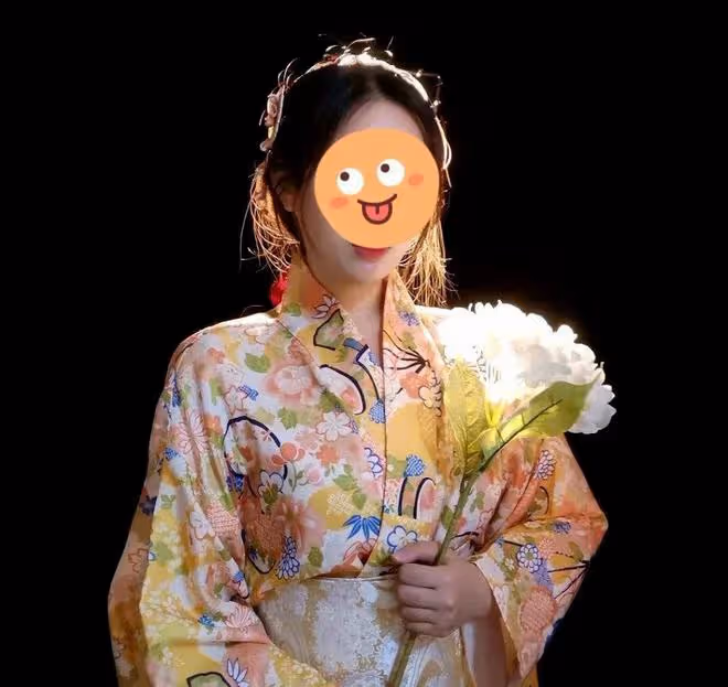 「坑爺」孫女私生活被曝光,和男友酒店約會,在國外炫富疑似移民