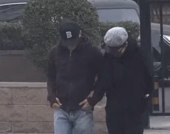 時隔23年，謝霆鋒王菲高調再曬親密照，全網炸了：求求你放過張柏芝吧！