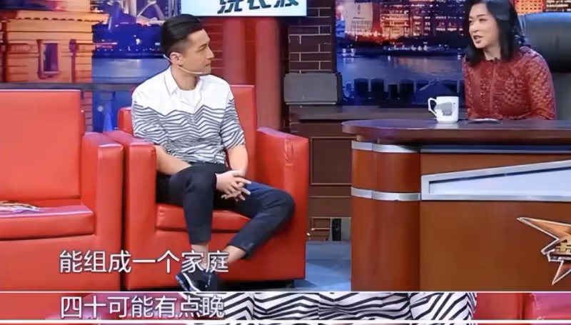 胡歌首談女兒,劇組拍戲不能陪老婆坐月子,看到女兒照片就哭了
