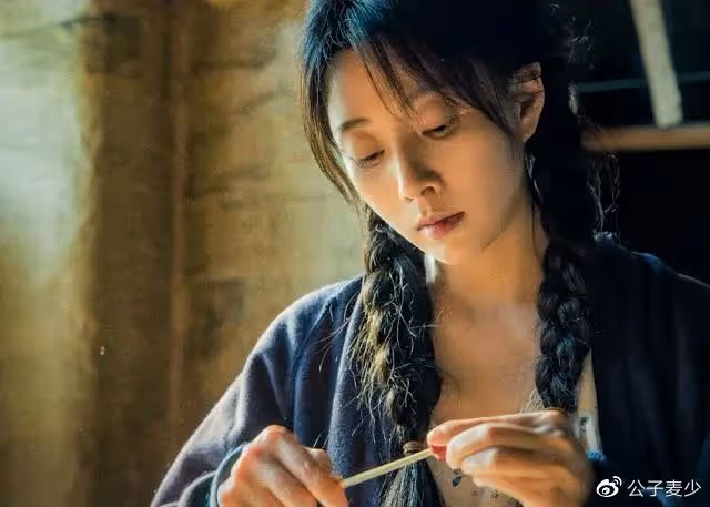 許晴的臀、殷桃的唇、李小冉的胸,這3位中年女星誰能頂得住?
