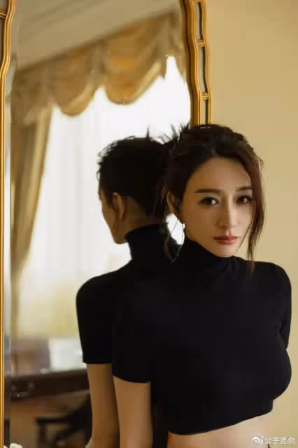 許晴的臀、殷桃的唇、李小冉的胸,這3位中年女星誰能頂得住?