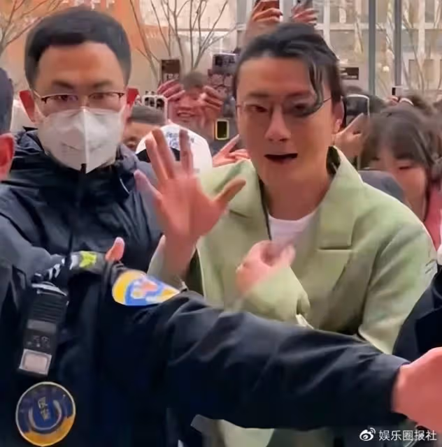蘇小玎被打上「恥辱」標籤,連容貌都成原罪,可他只是想生存而已