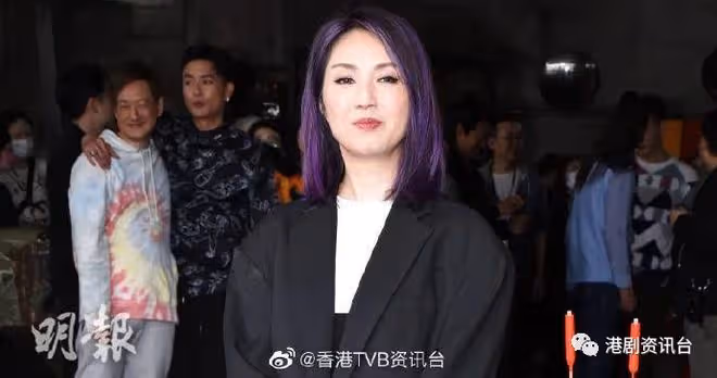 楊千嬅被指跪地幫兒子試鞋︰家長常做的正常事