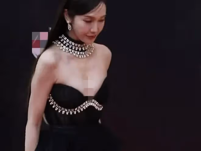 微博之夜紅毯尷尬多：張婧儀顯壯，黃奕太怪，還有多人險「走光」