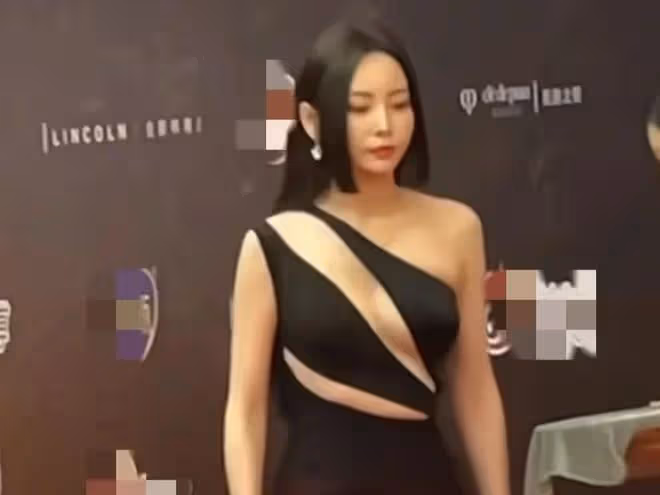微博之夜紅毯尷尬多：張婧儀顯壯，黃奕太怪，還有多人險「走光」