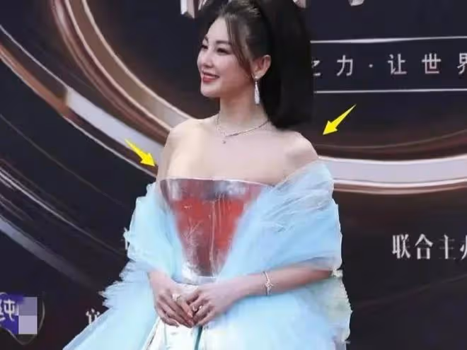 微博之夜紅毯尷尬多：張婧儀顯壯，黃奕太怪，還有多人險「走光」