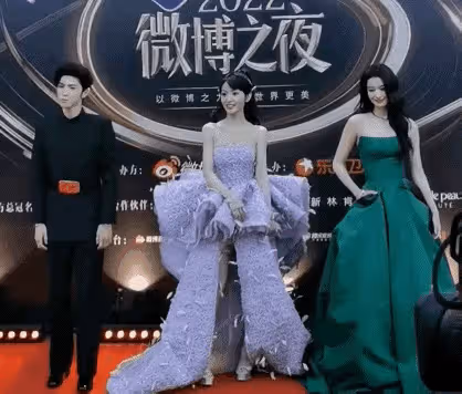 微博之夜紅毯尷尬多：張婧儀顯壯，黃奕太怪，還有多人險「走光」