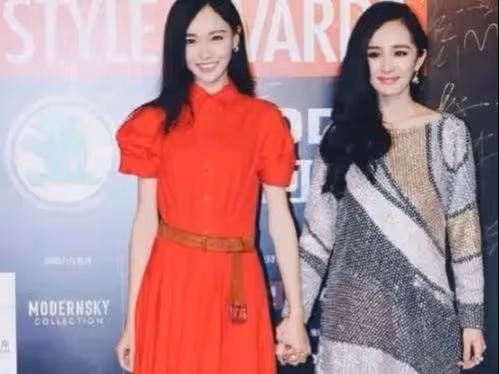 微博之夜紅毯尷尬多：張婧儀顯壯，黃奕太怪，還有多人險「走光」