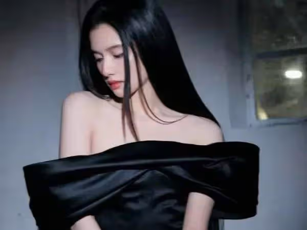 微博之夜紅毯尷尬多：張婧儀顯壯，黃奕太怪，還有多人險「走光」