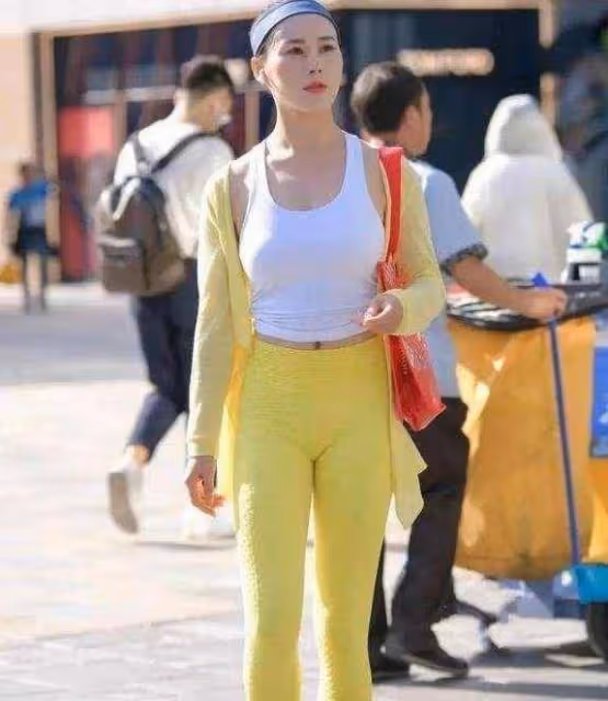 瑜伽褲可多種時髦風格輕鬆切換，讓你從上到下都美，展現知性美