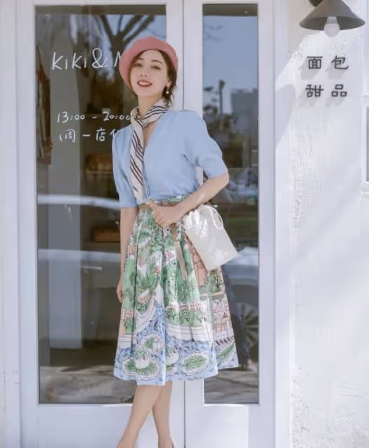 藍色穿搭真的太治癒了！夏日裡穿顯白又高級，太適合輕熟女性們了
