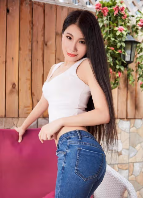 牛仔褲美女比較知性，一直保持這個動作，難道不累嗎