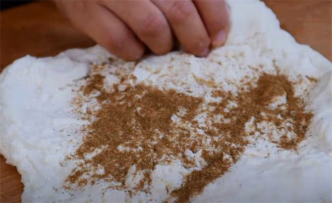炕鍋盔，純正麥香味，個頭和鍋蓋一樣大，越嚼越香，夾菜吃超過癮