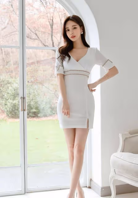 知性高腰，鑲金純白連衣裙，清純小姐姐，突顯精美秀氣