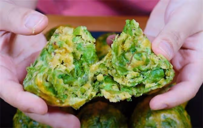 春天不要錯過這野菜，蒸鍋窩頭有營養，不發麵不餳面，鬆軟不發硬