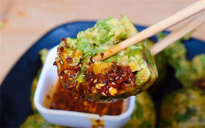 春天不要錯過這野菜，蒸鍋窩頭有營養，不發麵不餳面，鬆軟不發硬