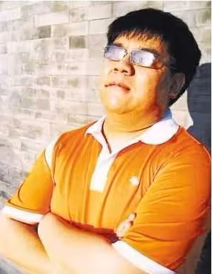 雙目失明的歌手楊光，因《星光大道》走紅後，為何被懟滾出娛樂圈