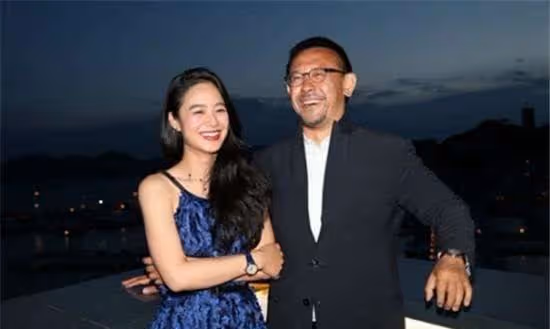 她與導演拍戲時「假戲真做」，戲還沒有拍完，卻已經身懷有孕了！