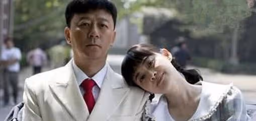 她是陳紅的侄女，出演《父母愛情》不被喜歡，長相平平卻屢演大片