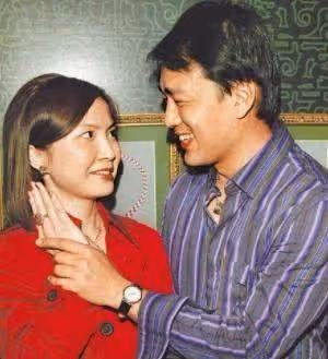 他出道28年零緋聞，與青梅竹馬初戀結婚，45歲把老婆寵成女王