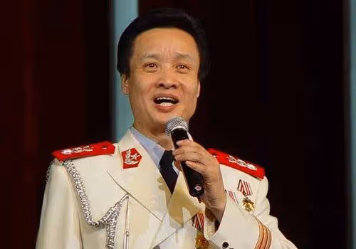 閻維文和妻子生活近照，和妻子和平相處25年，今62歲生活幸福