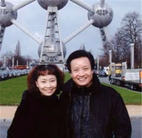閻維文和妻子生活近照，和妻子和平相處25年，今62歲生活幸福