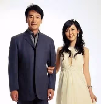 他二婚竟娶小20歲嬌妻，與兒子相差56歲，今65歲為生計奔波
