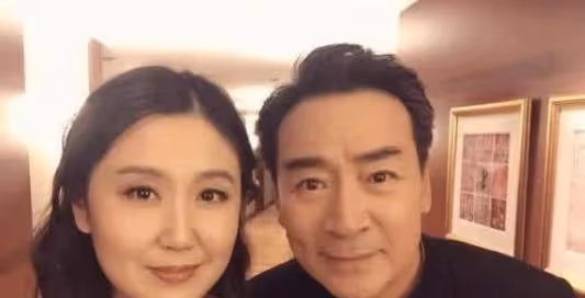 他二婚竟娶小20歲嬌妻，與兒子相差56歲，今65歲為生計奔波