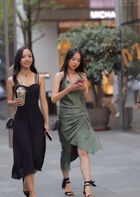 氣質女生穿時尚裙裝，雅致又高級，輕鬆展現溫柔知性美