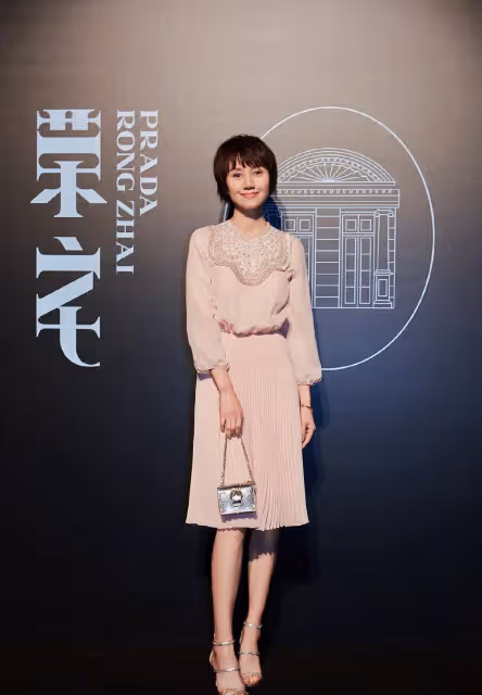 中年女人如何避免大媽感？學陳數、袁泉這樣穿，優雅知性又減齡