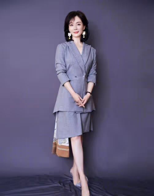 中年女人如何避免大媽感？學陳數、袁泉這樣穿，優雅知性又減齡