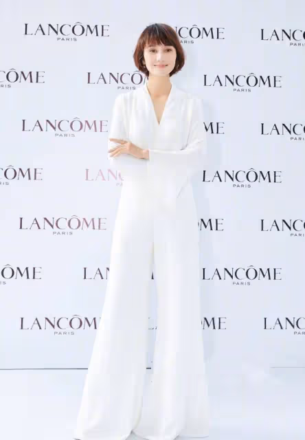 中年女人如何避免大媽感？學陳數、袁泉這樣穿，優雅知性又減齡