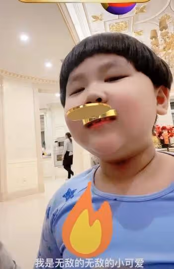 郭德綱小兒子有福相！近照胖一大圈像王惠，豪宅一角奢華似皇宮