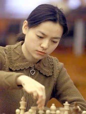 45歲諸宸送祝福，卡達富豪老公依舊帥氣，她眼皮鬆弛盡顯蒼老