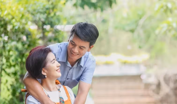 我挺孕肚做16口的家宴!一下倒了3袋鹽 婆婆摔了盤子「老公掀了飯桌」對我大罵,轉身我讓他們遭報應