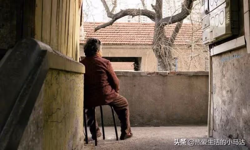 想和兒子住!我65歲「存款310萬」兩個兒子事業有成 可晚年卻活得不幸福!