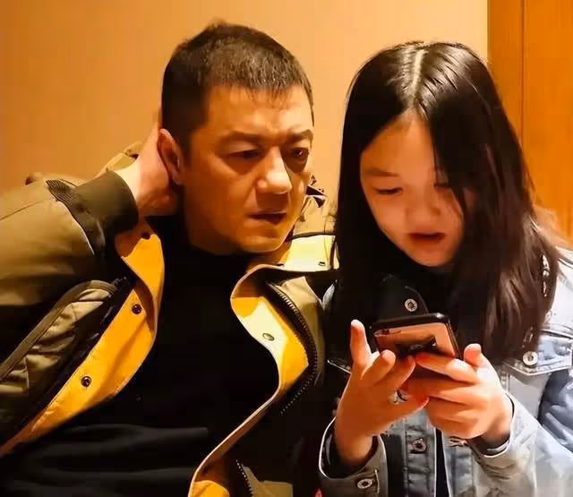 李亞鵬有多偏心？供王菲女兒上國外貴族學校，給海哈女兒少花錢
