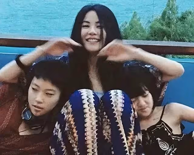 李亞鵬有多偏心？供王菲女兒上國外貴族學校，給海哈女兒少花錢