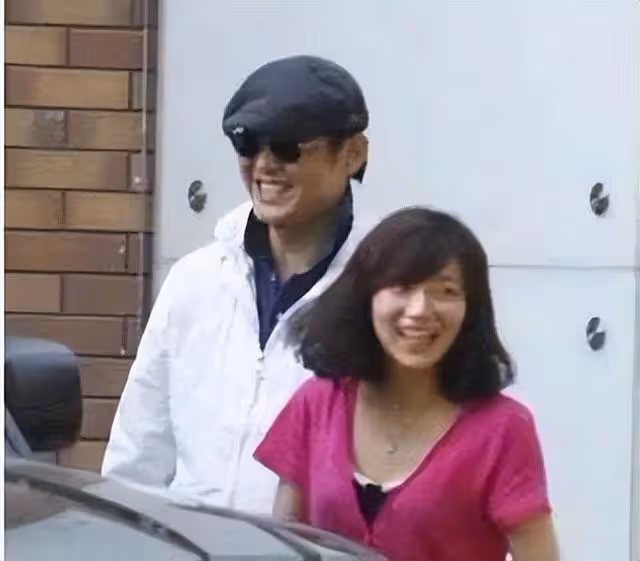 他曾是央視一哥,拋棄歌手妻子和董卿交往6年,滿身污點離開央視