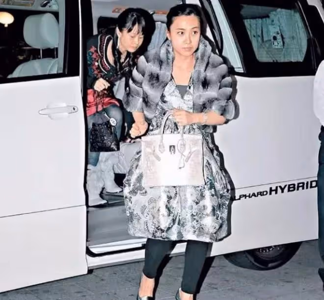 43歲甘比越來越美被質疑醫美,本人大方回應!出身貧寒曾當娛記