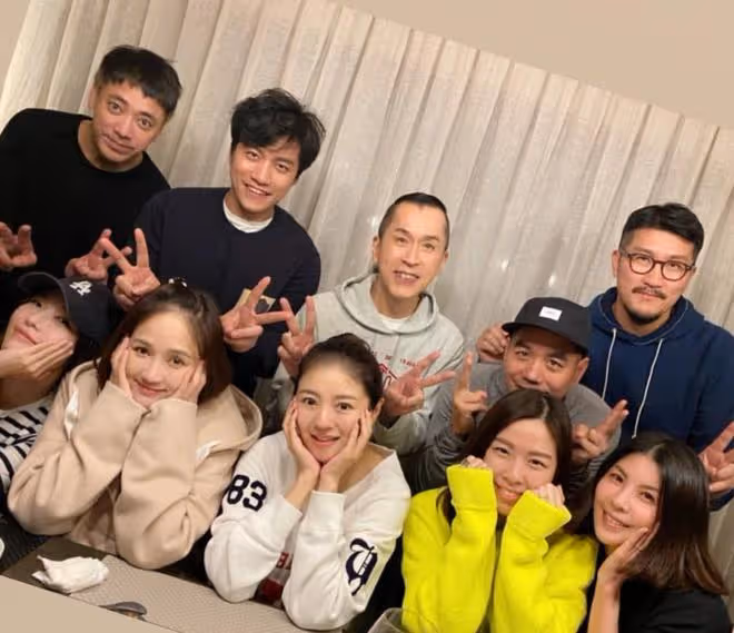 43歲陳喬恩攜丈夫在澳門聚餐，趴Alan肩頭賣萌，此前錄節目被偶遇