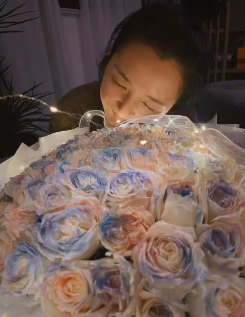 何潔慶生大秀恩愛,身材豐腴被疑懷四胎,柳岩素顏超寬雙眼皮搶鏡