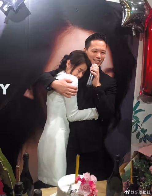 嫁青年才俊，生三個兒子，老公帥氣多金寵她如命，胡杏兒命真好！