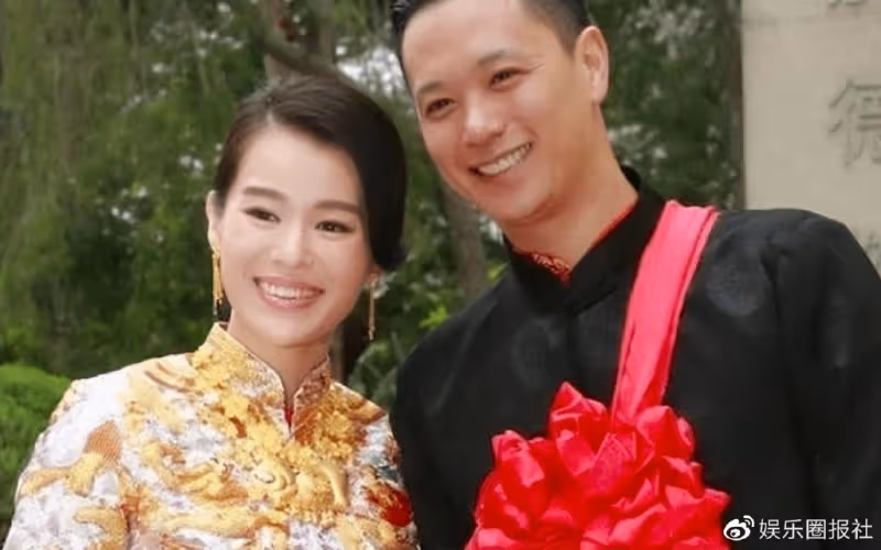 嫁青年才俊,生三個兒子,老公帥氣多金寵她如命,胡杏兒命真好!