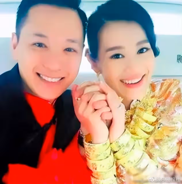 嫁青年才俊,生三個兒子,老公帥氣多金寵她如命,胡杏兒命真好!