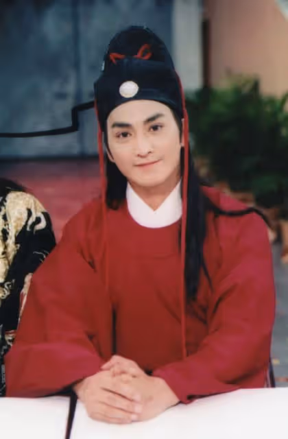 何家勁頻頻在內地商演撈金！與富婆親密合影，此前自曝已隱婚生女
